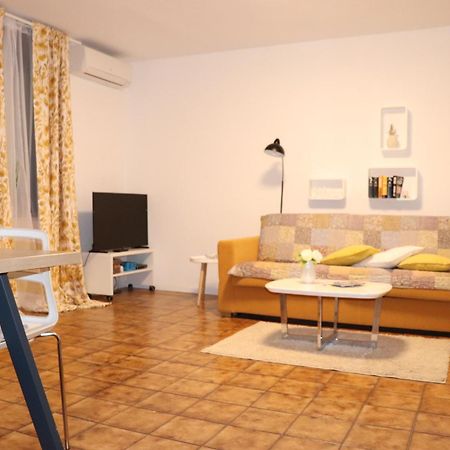 Apartments Zvezdica*** With Garden Zambratija  Εξωτερικό φωτογραφία