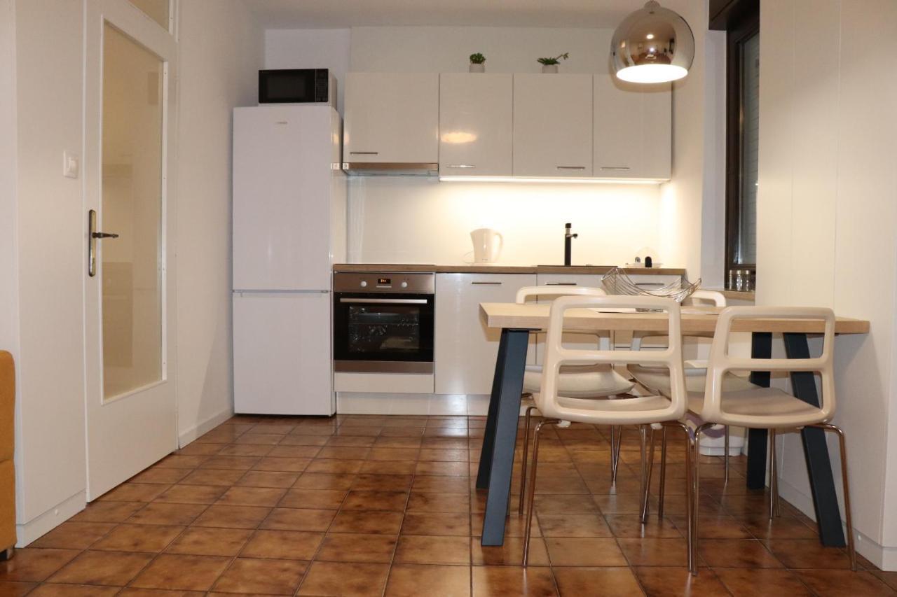 Apartments Zvezdica*** With Garden Zambratija  Εξωτερικό φωτογραφία