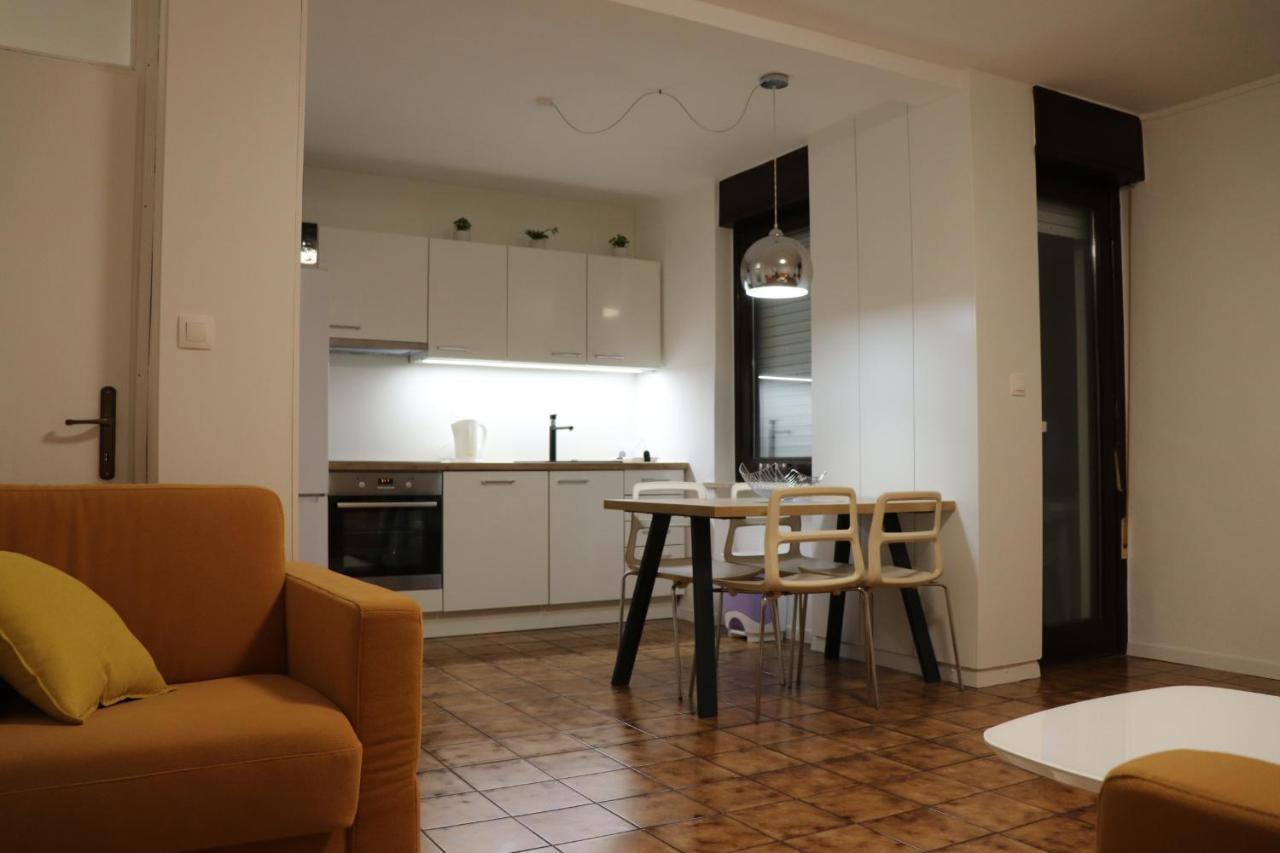 Apartments Zvezdica*** With Garden Zambratija  Εξωτερικό φωτογραφία