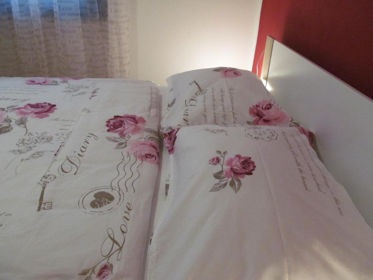 Apartments Zvezdica*** With Garden Zambratija  Εξωτερικό φωτογραφία