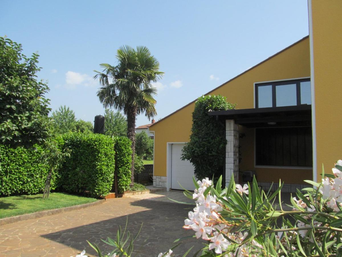 Apartments Zvezdica*** With Garden Zambratija  Εξωτερικό φωτογραφία