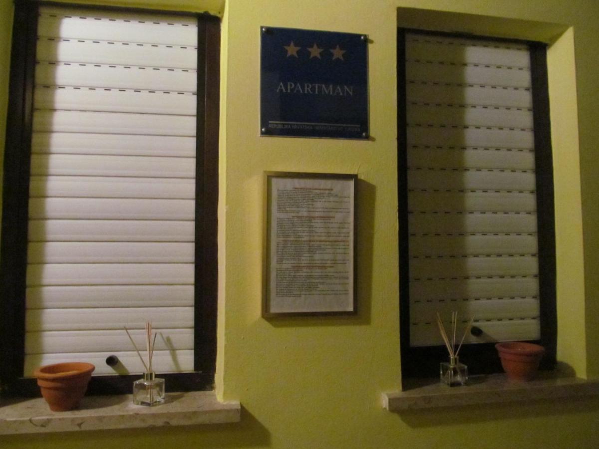 Apartments Zvezdica*** With Garden Zambratija  Εξωτερικό φωτογραφία