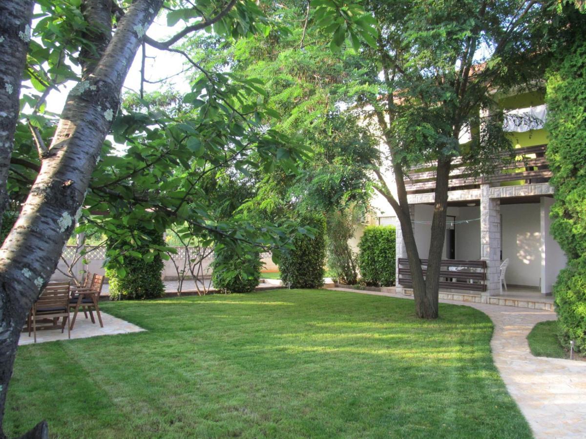 Apartments Zvezdica*** With Garden Zambratija  Εξωτερικό φωτογραφία