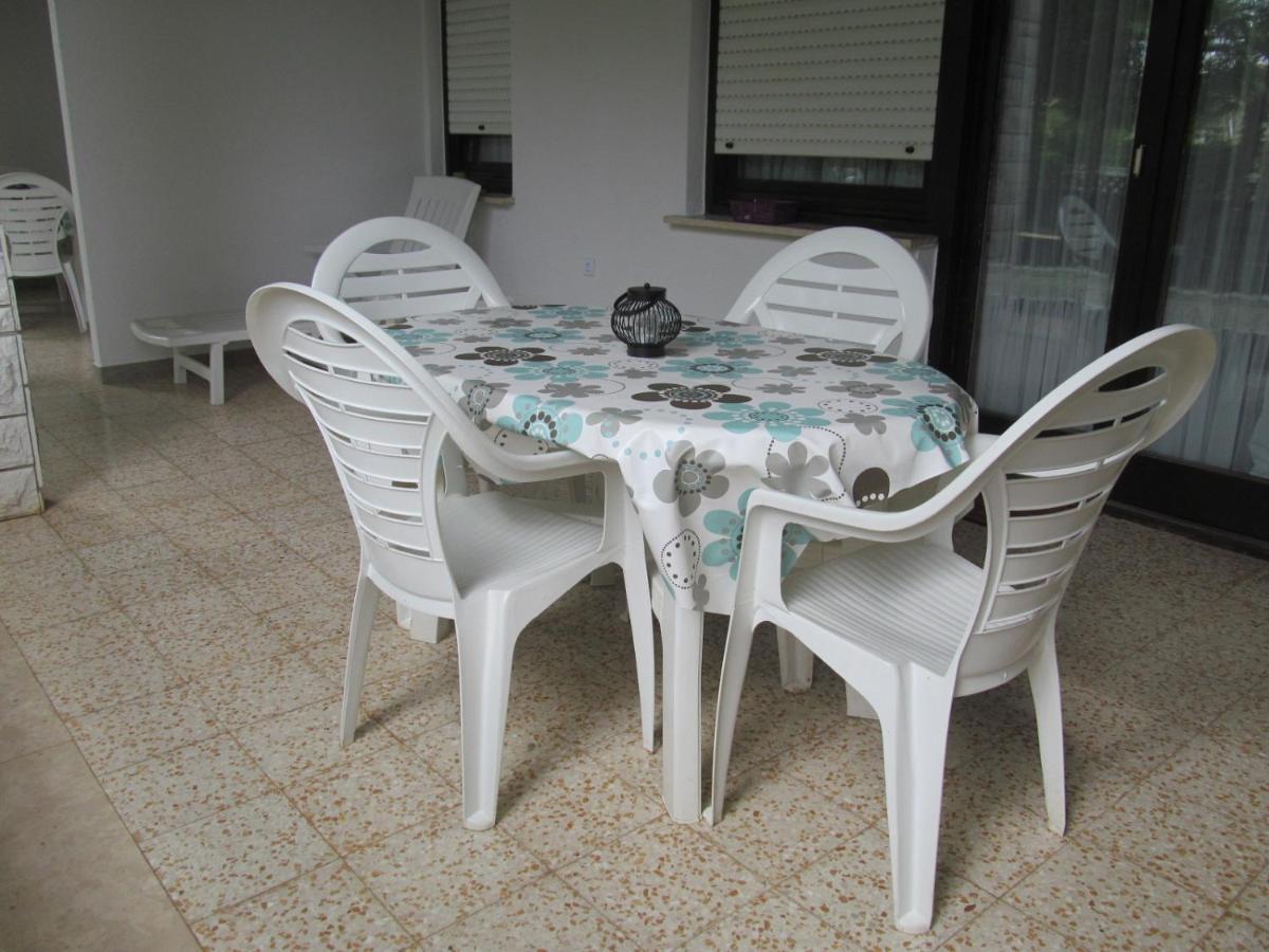 Apartments Zvezdica*** With Garden Zambratija  Εξωτερικό φωτογραφία