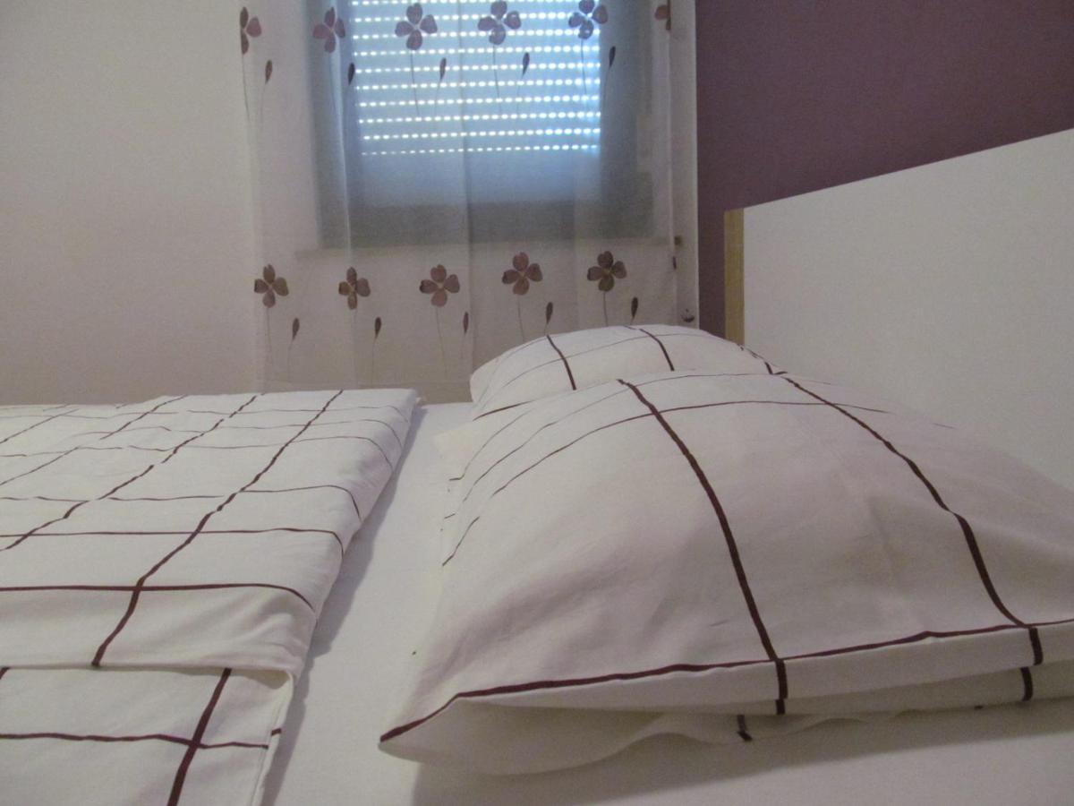 Apartments Zvezdica*** With Garden Zambratija  Εξωτερικό φωτογραφία