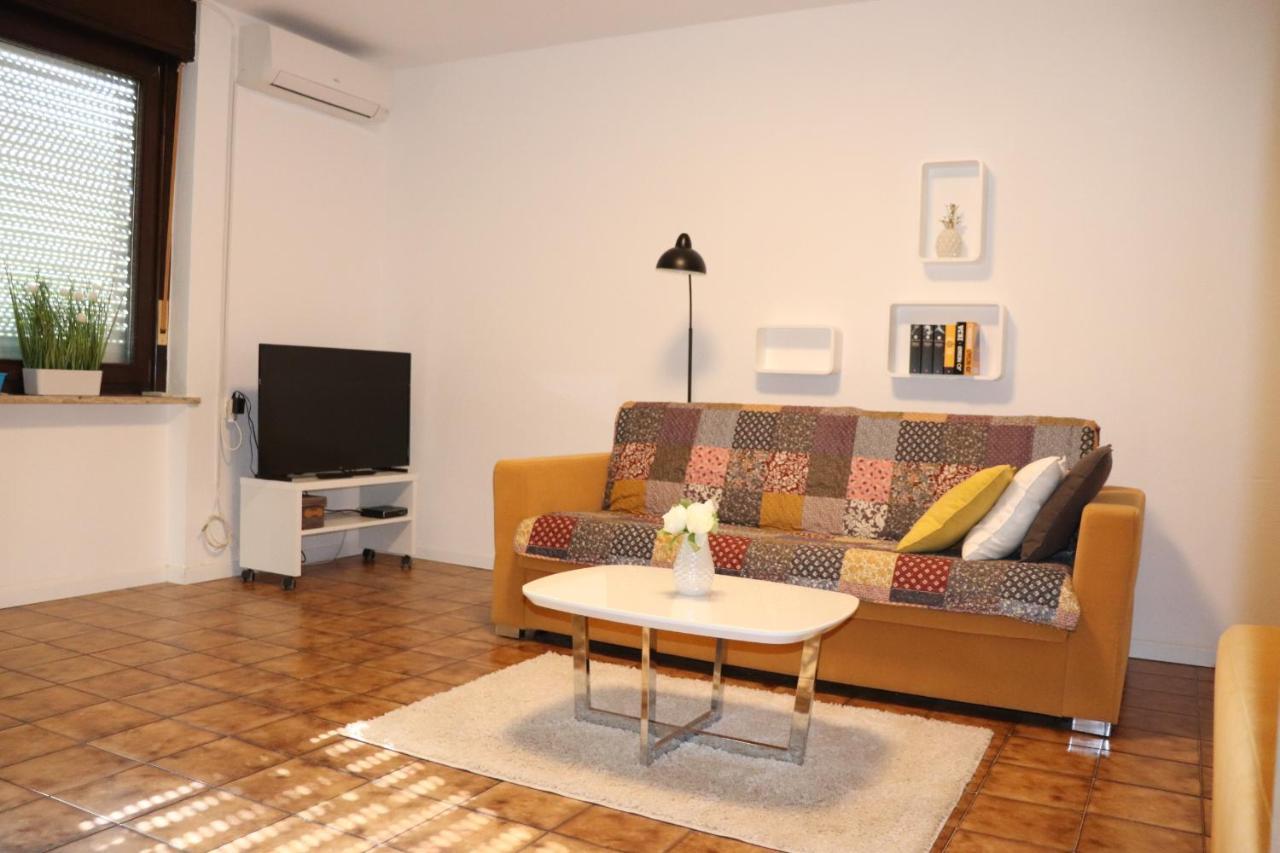 Apartments Zvezdica*** With Garden Zambratija  Εξωτερικό φωτογραφία