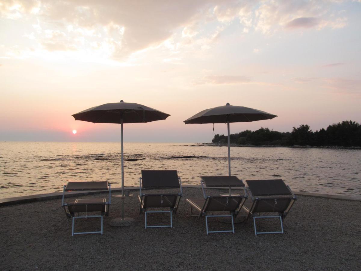 Apartments Zvezdica*** With Garden Zambratija  Εξωτερικό φωτογραφία