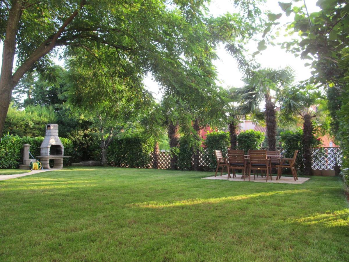 Apartments Zvezdica*** With Garden Zambratija  Εξωτερικό φωτογραφία