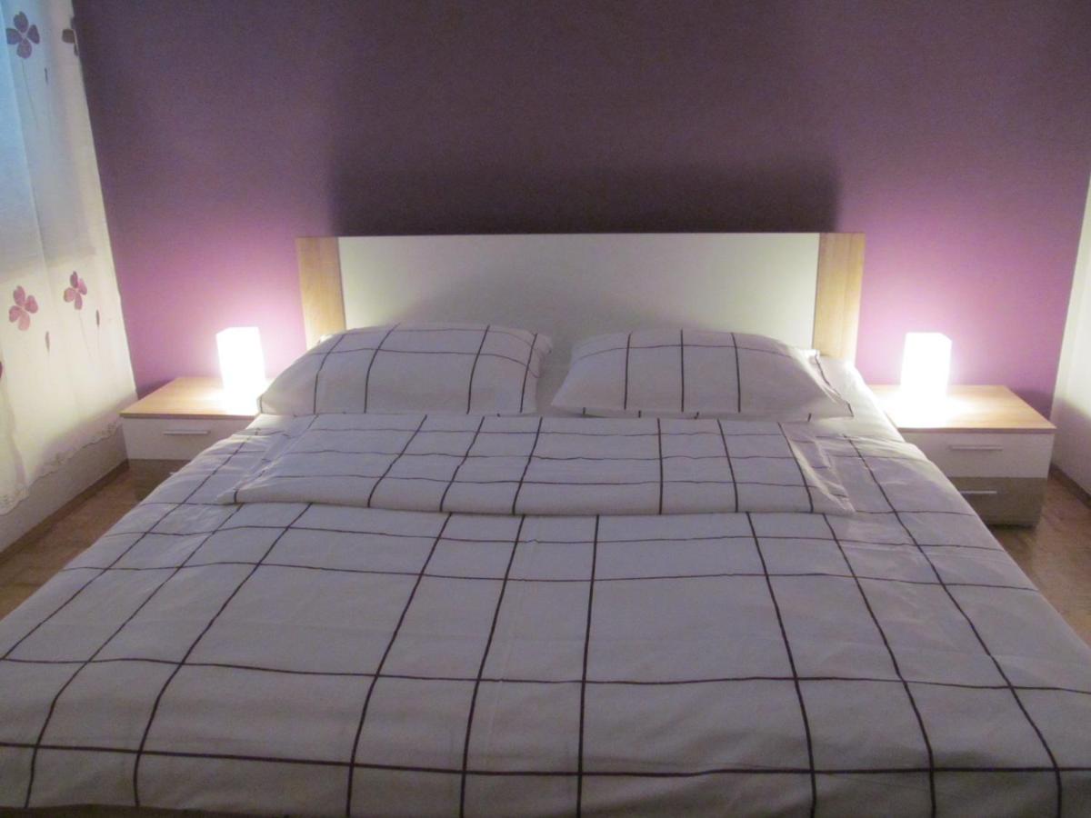 Apartments Zvezdica*** With Garden Zambratija  Εξωτερικό φωτογραφία