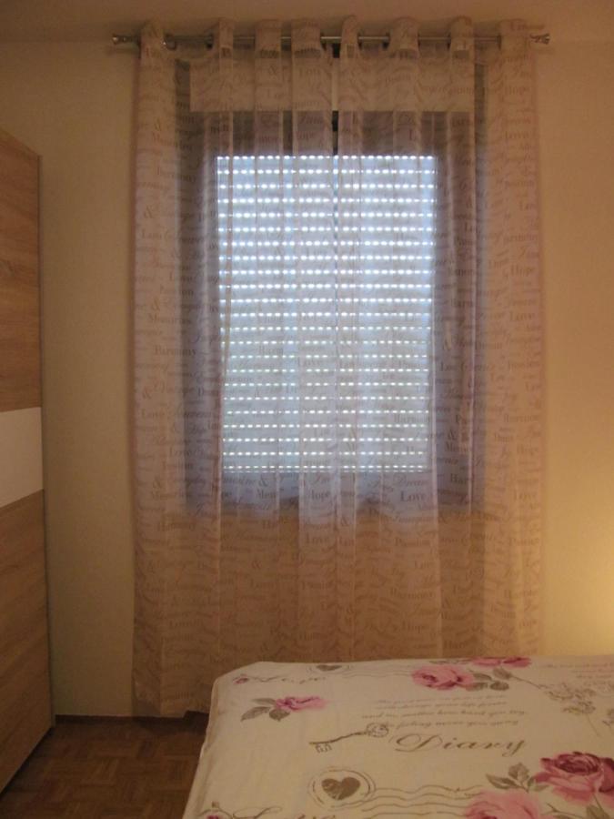 Apartments Zvezdica*** With Garden Zambratija  Εξωτερικό φωτογραφία