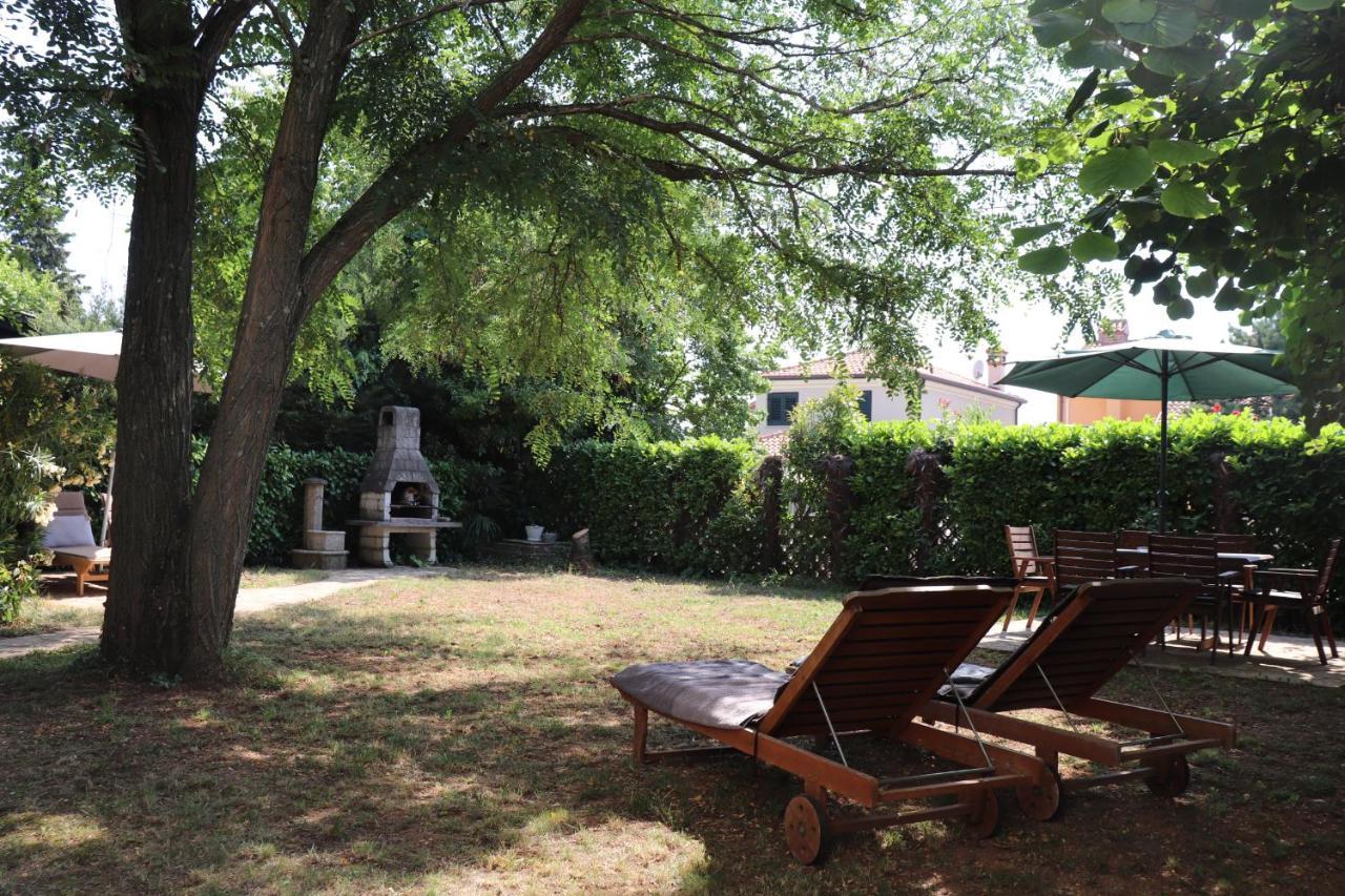 Apartments Zvezdica*** With Garden Zambratija  Εξωτερικό φωτογραφία